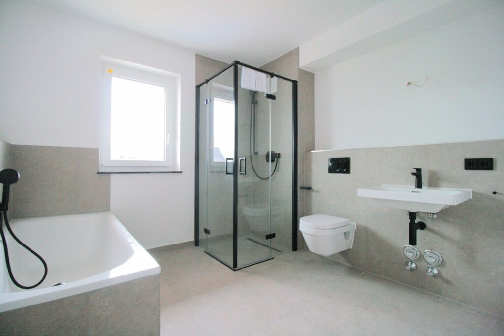 Immobilien 7 Bad mit Wanne+Dusche